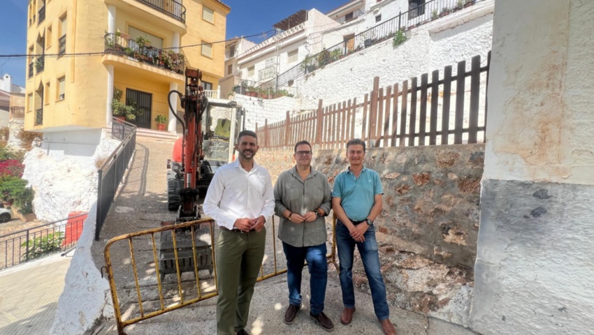 La Mancomunidad de la Costa Tropical moderniza la red hidráulica de la calle Subida de la Iglesia de Lújar